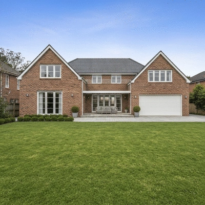 Modern luxury suburban house in Kew Melbourne with manicured lawn